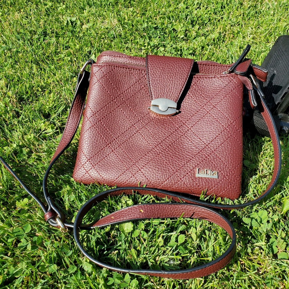 La Diva Maroon Textured Crossbody Bag